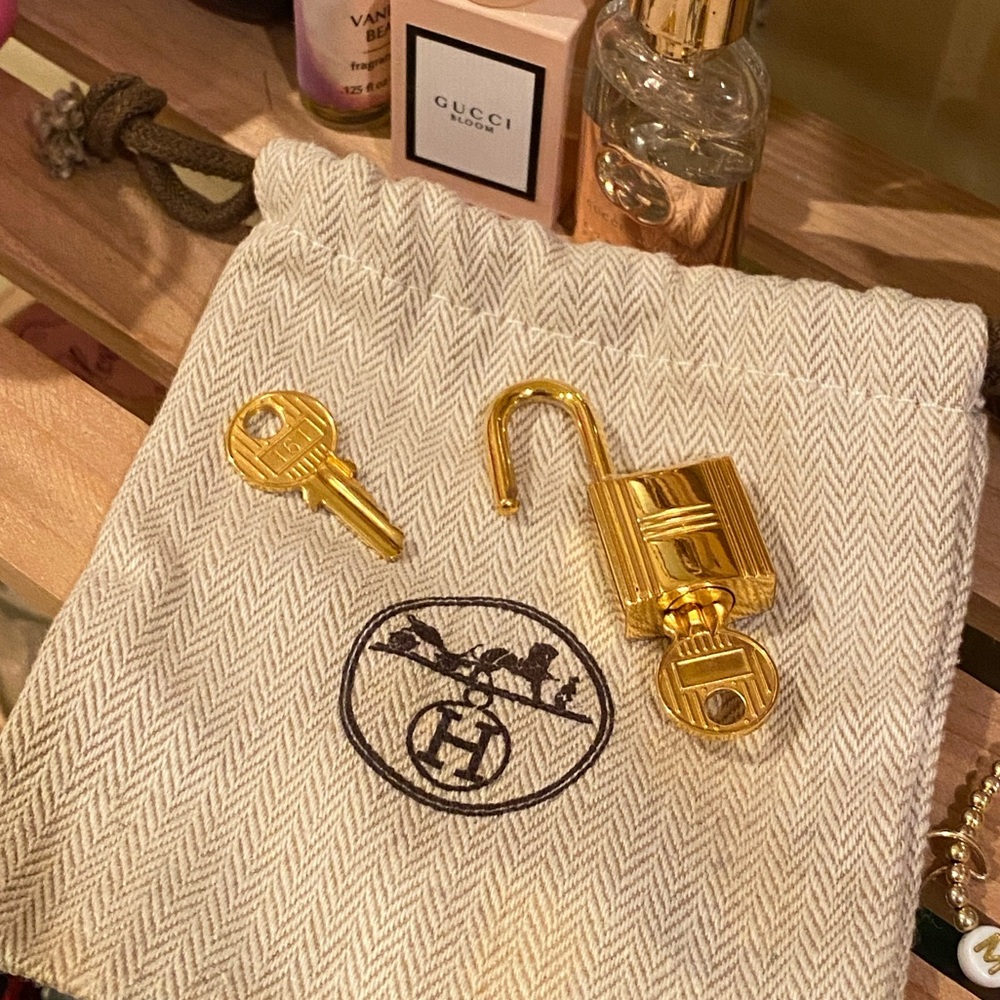 Hermès Cadena Purse Lock and Key Set w/ Dust Bag